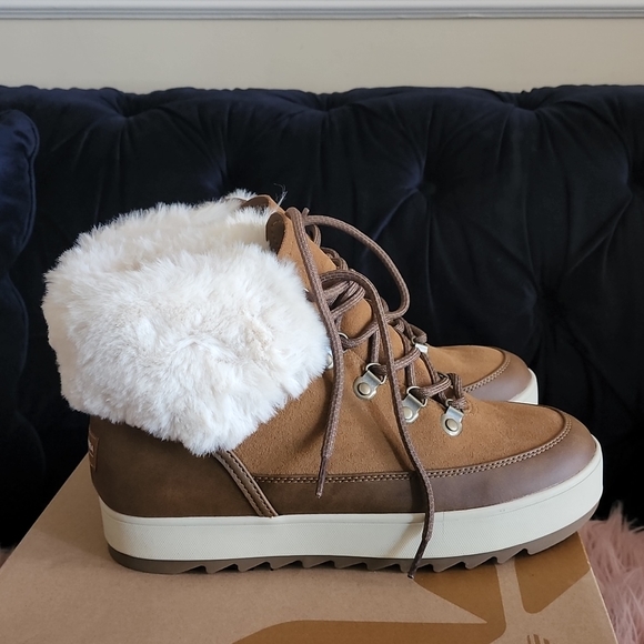 Boots - Picture 4 of 8